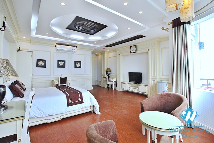 Renovated 2 beds apartment with lake view for rent in Xuan Dieu, Tay Ho